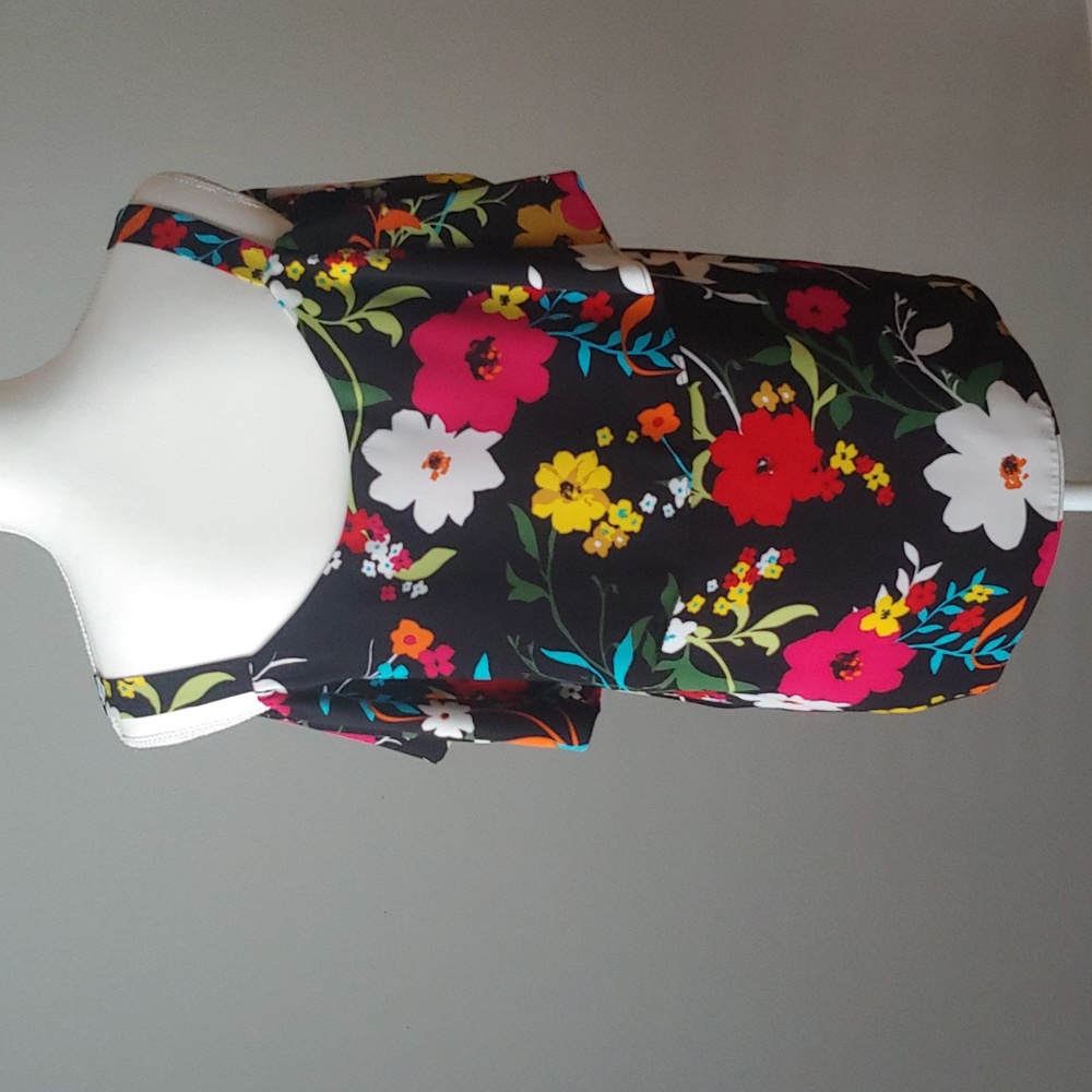 NWOT Floral Fluttersleeve Top - Picture 7 of 12